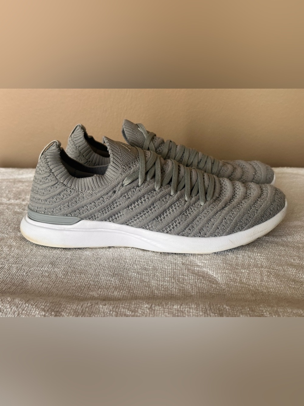 🌟 APL TechLoom Wave Women’s Sneakers - Size 8 - Gray Knit Athletic Shoes 🌟